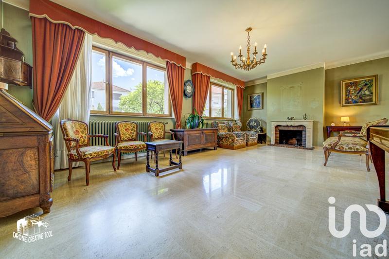 Maison - 200 m² - 8 pièces