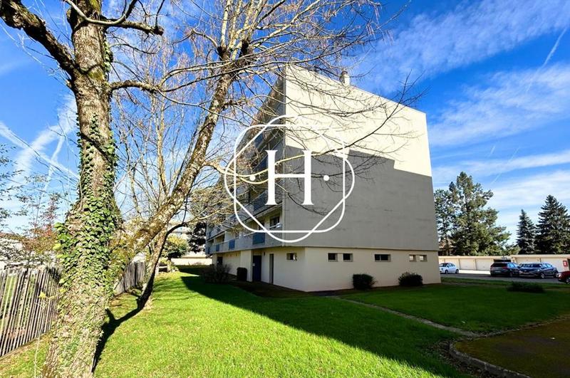 Appartement - 100 m² - 5 pièces