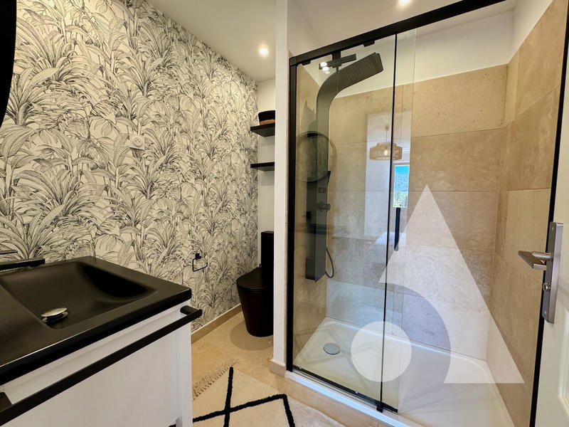 Maison - 350 m² - 12 pièces