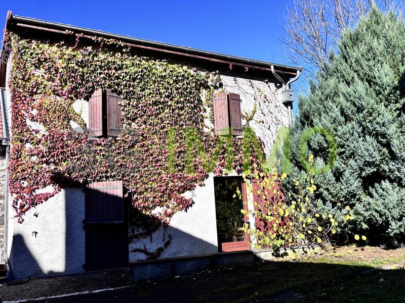 Maison - 920 m² - 5 pièces