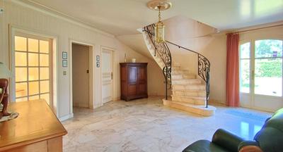 Propriété - 305 m² - 7 pièces