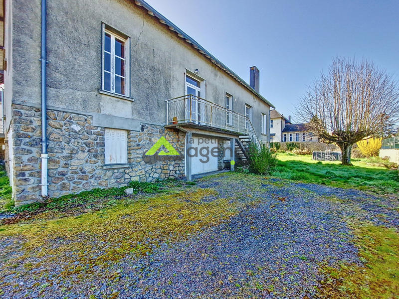 Maison - 275 m² - 10 pièces
