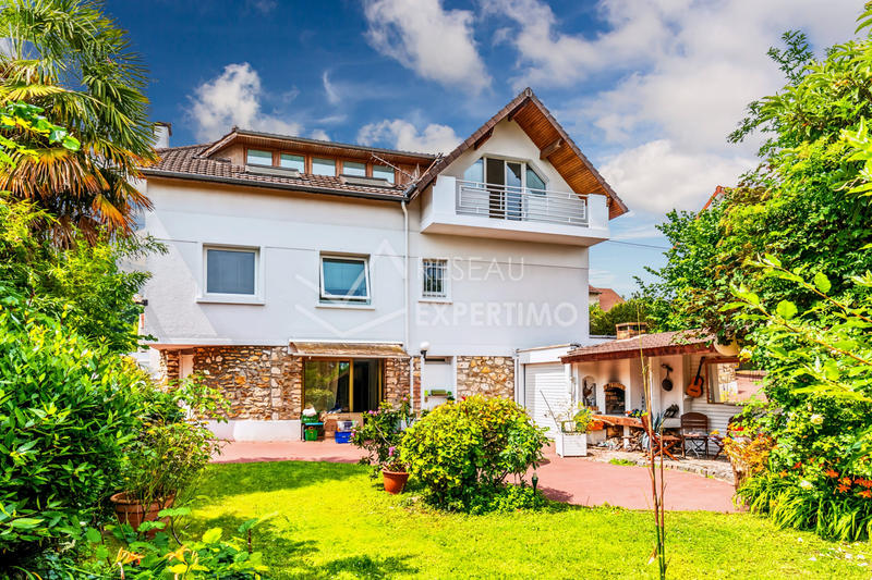 Maison - 206 m² - 9 pièces