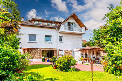 Maison - 206 m² - 9 pièces