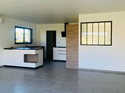 Villa - 90 m² - 5 pièces