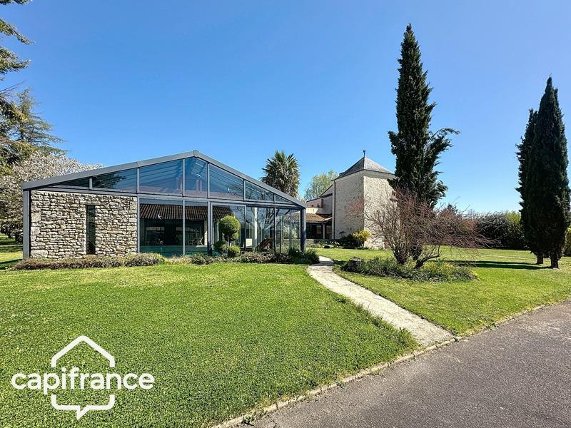 Maison - 291 m² - 12 pièces