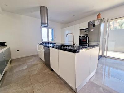 Maison - 180 m² - 7 pièces