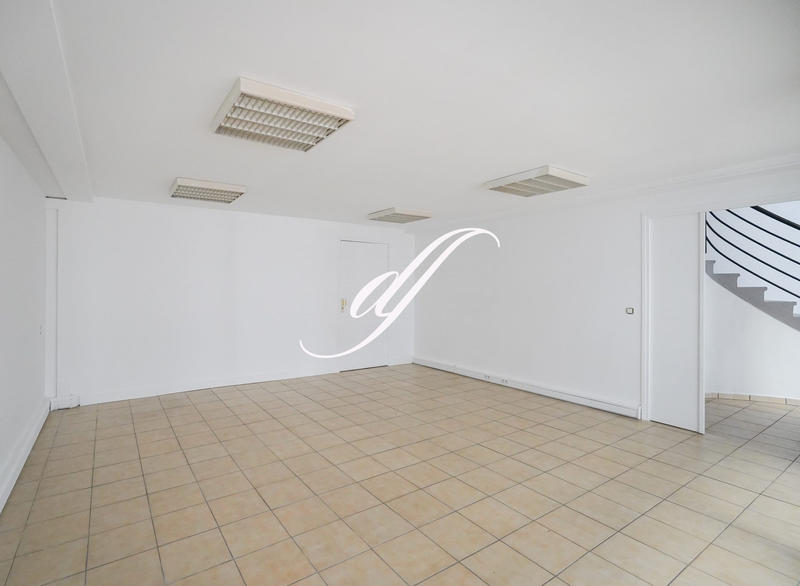 Local commercial - 330 m²