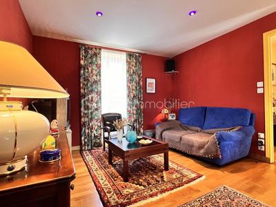 Maison - 225 m² - 8 pièces