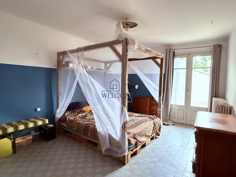 Mas - 600 m² - 12 pièces