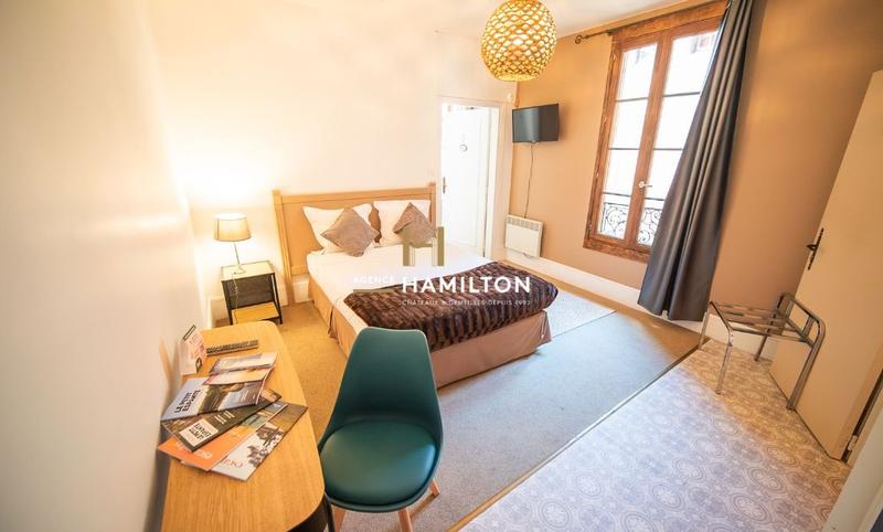 Maison - 324 m² - 12 pièces