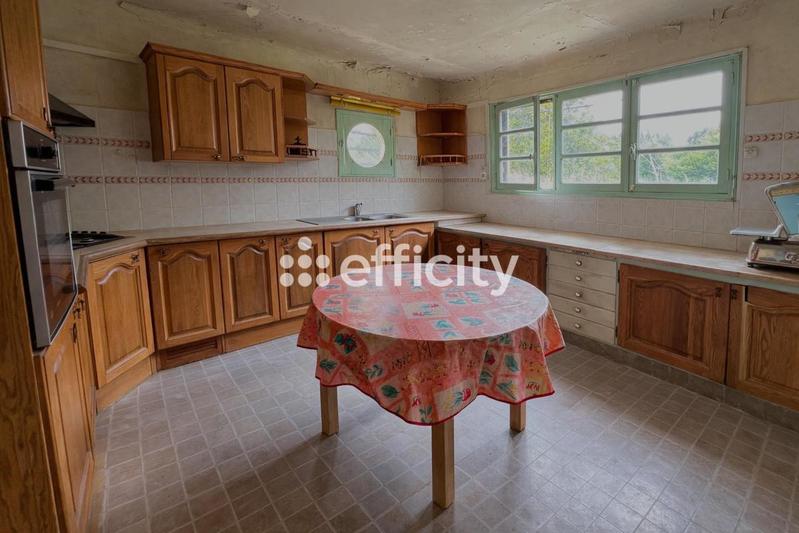 Maison - 195 m² - 7 pièces