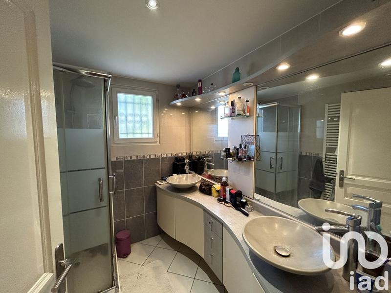 Maison - 235 m² - 11 pièces