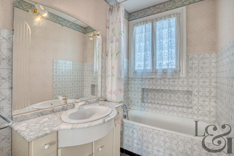 Maison - 162 m² - 8 pièces