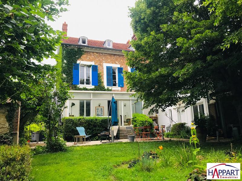 Maison - 230 m² - 10 pièces