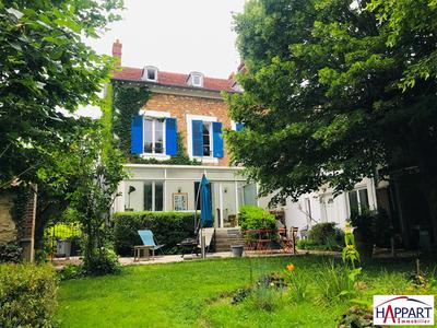 Maison - 230 m² - 10 pièces