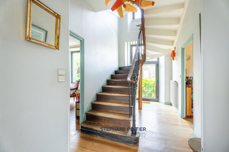 Maison - 300 m² - 9 pièces