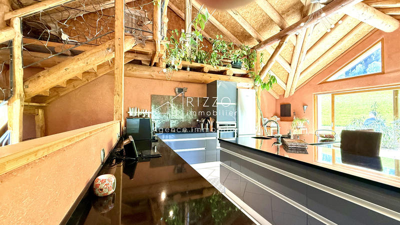 Maison - 303 m² - 8 pièces