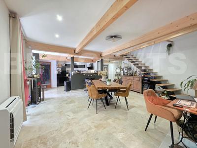 Maison - 300 m² - 8 pièces