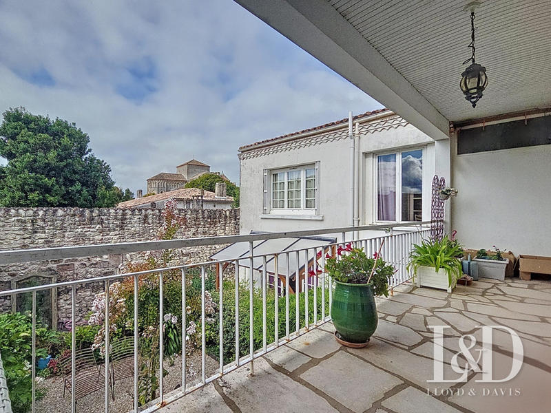 Maison - 230 m² - 8 pièces