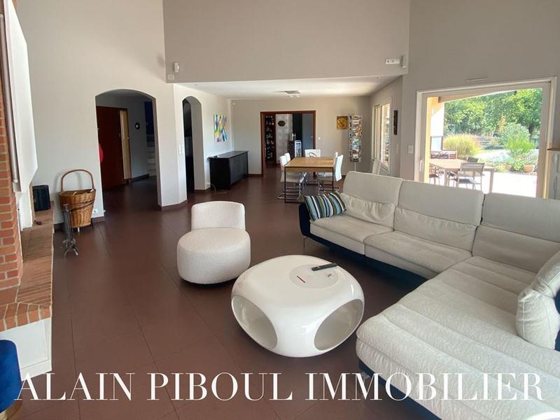 Maison - 240 m² - 6 pièces