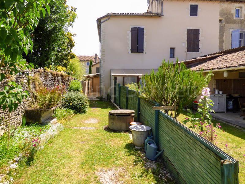 Maison - 280 m² - 10 pièces