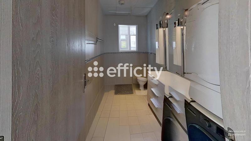 Maison - 210 m² - 14 pièces