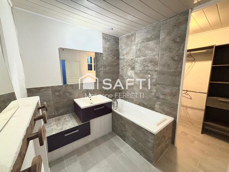 Maison - 200 m² - 4 pièces