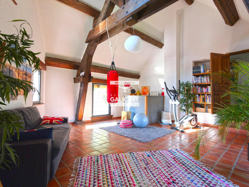 Maison - 330 m² - 8 pièces