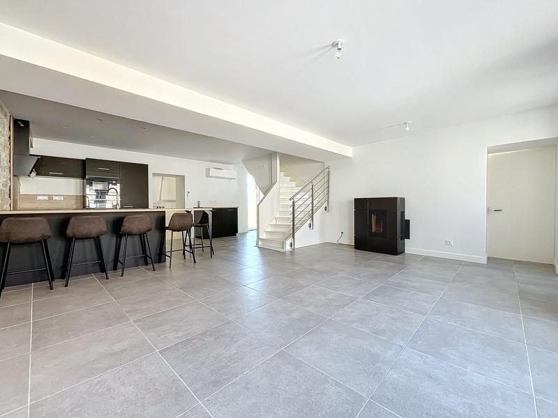 Maison - 230 m² - 8 pièces