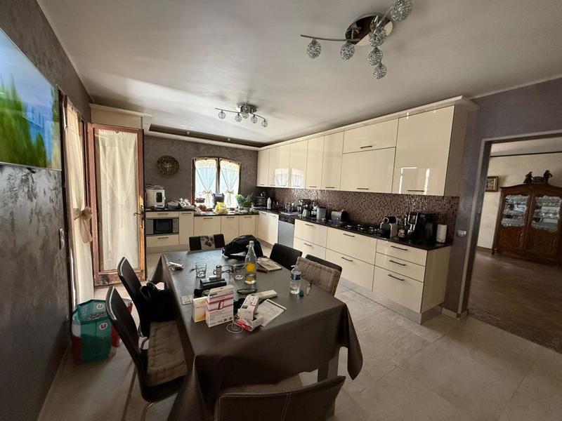 Maison - 320 m² - 5 pièces