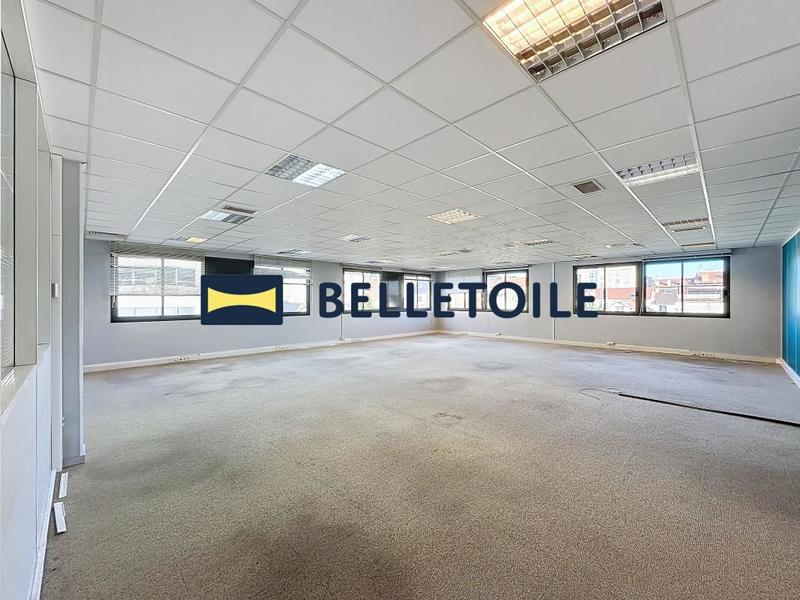 Bureau - 2 450 m²