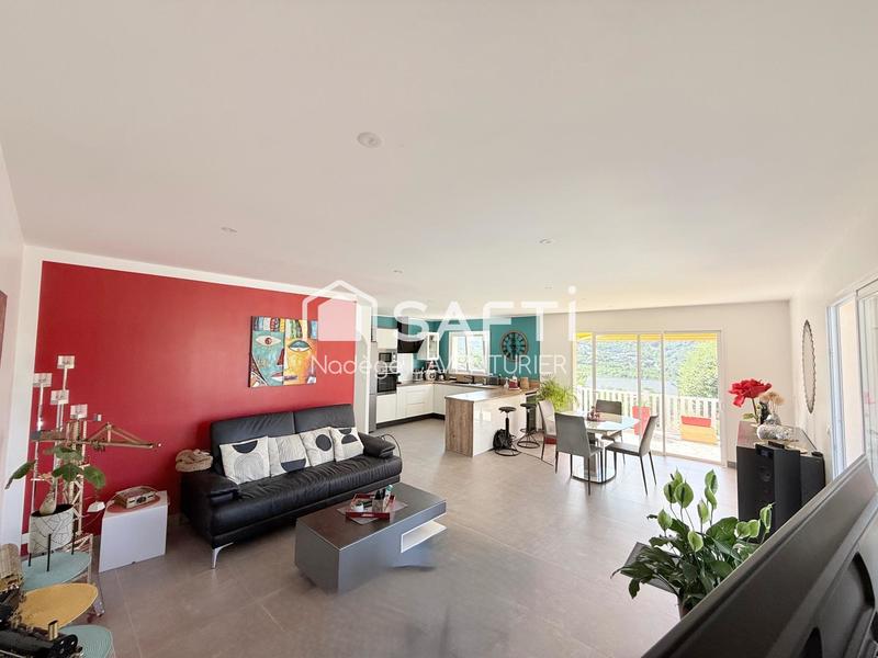 Maison - 181 m² - 8 pièces