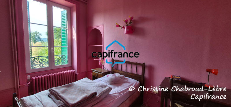 Propriété - 200 m² - 8 pièces