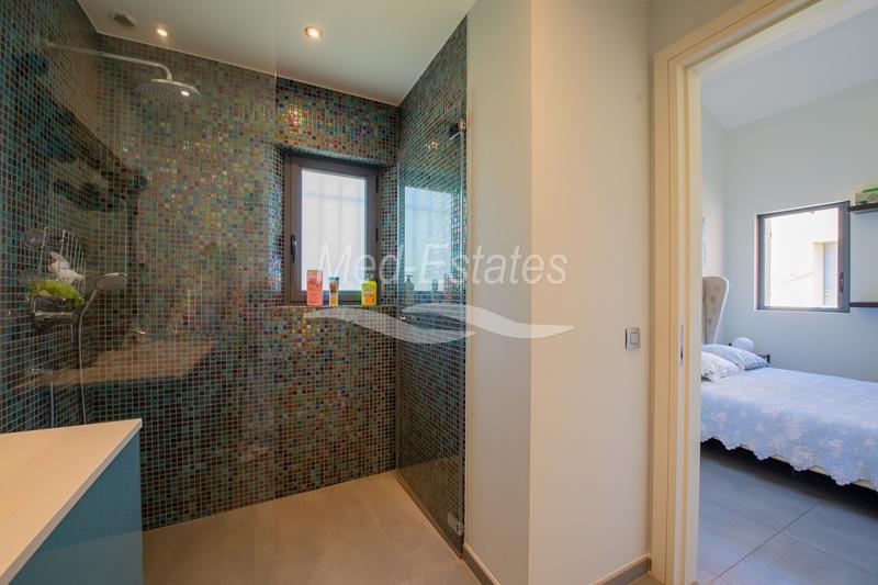 Maison - 277 m² - 7 pièces