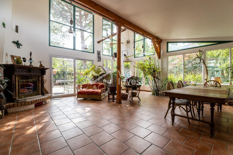 Maison - 248 m² - 8 pièces