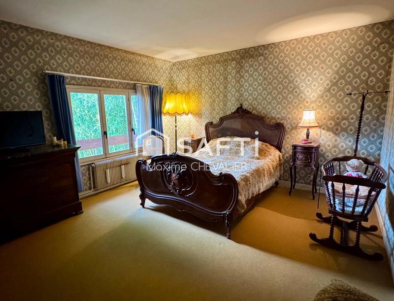 Maison - 250 m² - 8 pièces