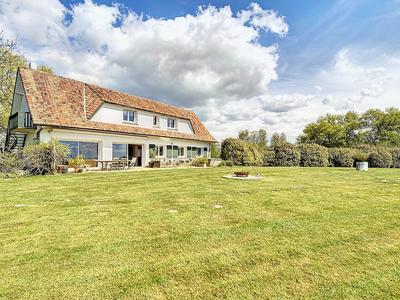 Maison - 266 m² - 8 pièces