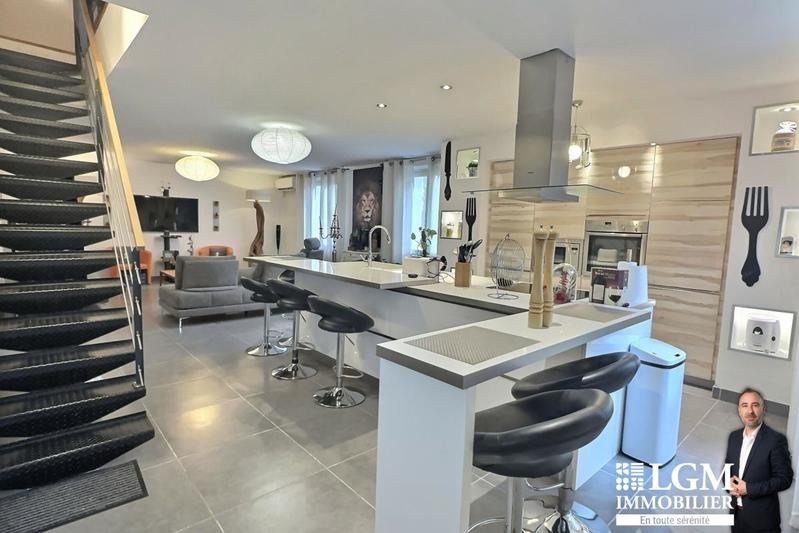 Immeuble - 253 m² - 8 pièces