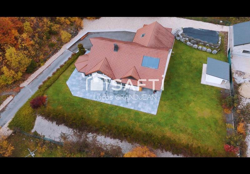 Maison - 280 m² - 10 pièces