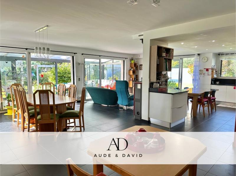 Maison - 220 m² - 8 pièces