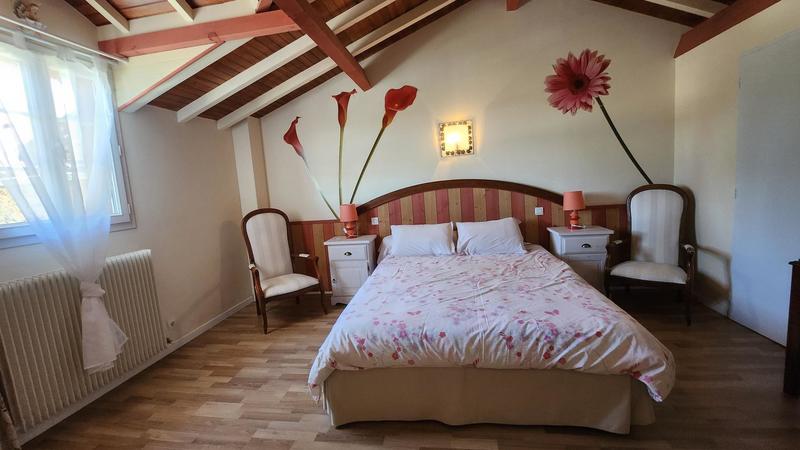 Maison - 270 m² - 16 pièces