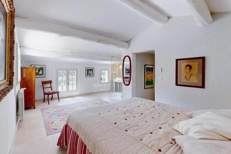 Propriété - 230 m² - 6 pièces