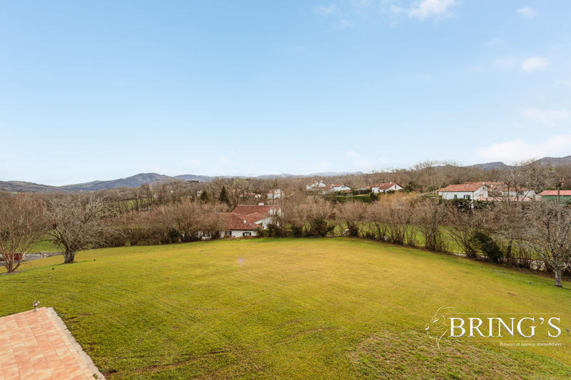 Maison - 515 m² - 9 pièces