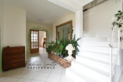 Maison - 217 m² - 8 pièces