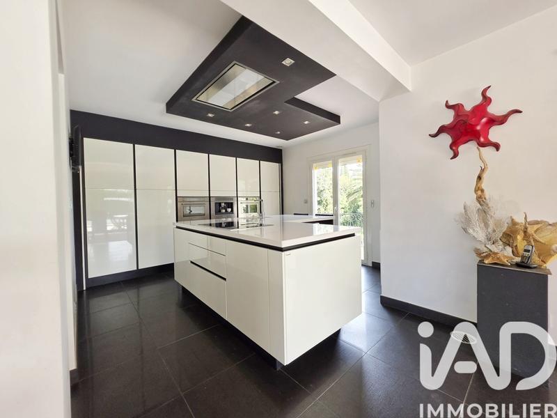 Maison - 206 m² - 6 pièces