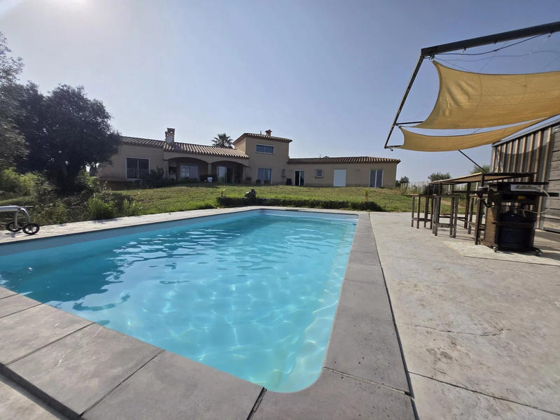 Villa - 240 m² - 6 pièces