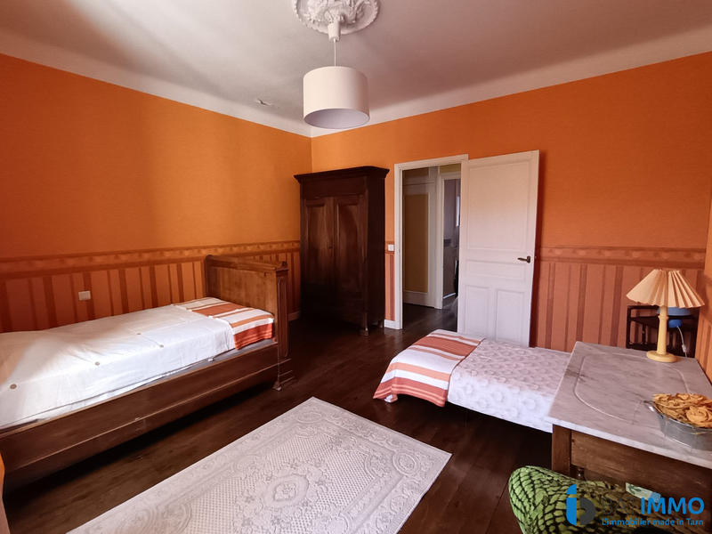 Maison - 220 m² - 9 pièces