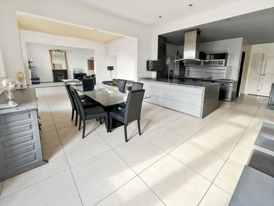 Appartement - 155 m² - 5 pièces