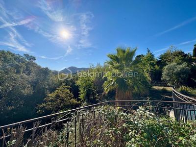 Maison traditionnelle - 225 m² - 6 pièces